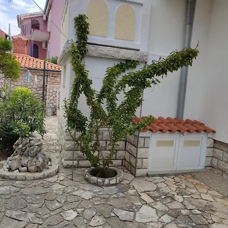 Apartment By The Sea Palit, Rab - 22493 Rab Town
