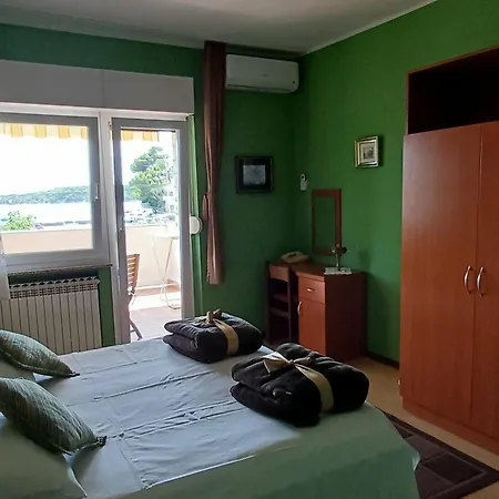 Apartment By The Sea Palit, Rab - 22493 Rab Town